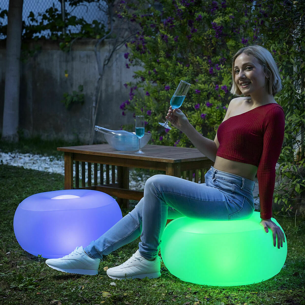 InnovaGoods aufblasbares LED-Sessel-Hocker-Set mit RGB-Beleuchtung und Fernbedienung – Ansicht 7