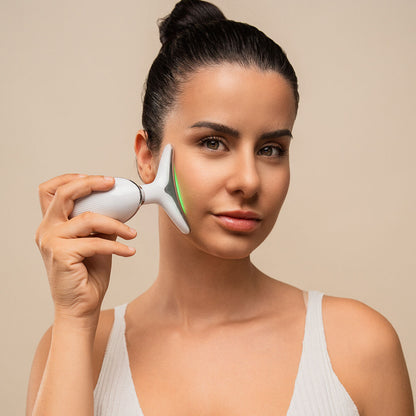 Pack straffendes LED-EMS-Wärme-Gesichtsmassagegerät und Rice Joyboost Gesichtsserum 30 ml InnovaGoods