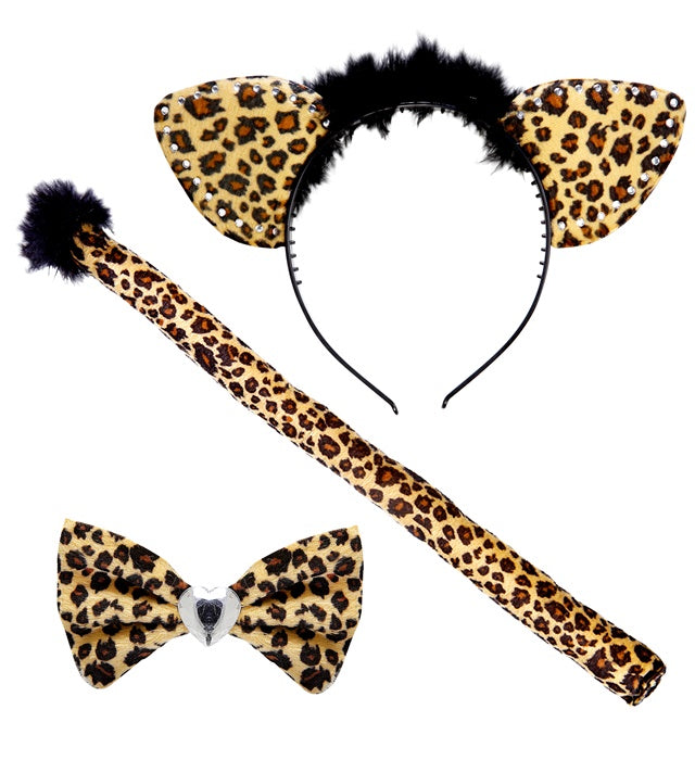 Leopard Verkleidungsset mit Ohren, Fliege und Schwanz auf weißem Hintergrund