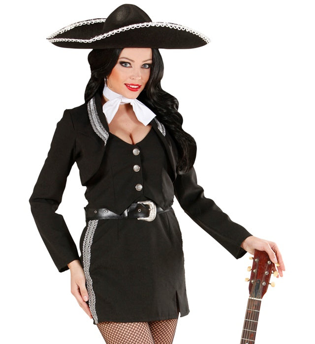 Mariachi-Kostüm mit Jacke, Weste, Rock, Gürtel und Fliege auf weißem Hintergrund