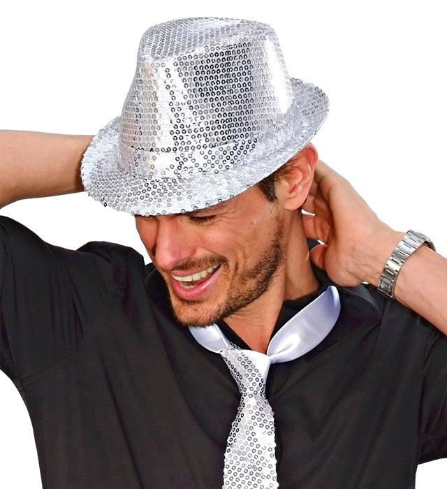 Silberner Fedora Hut mit glänzenden Pailletten als Accessoire für Fasnacht