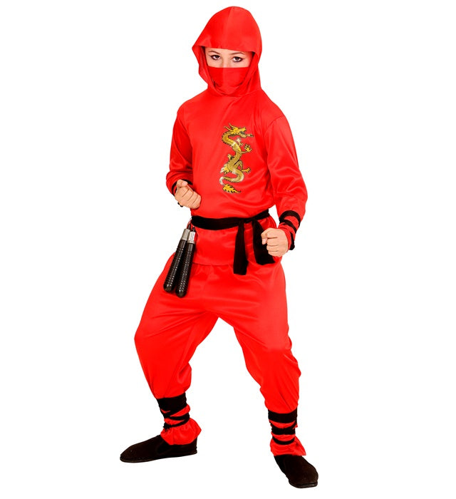 Rotes Ninja-Kostüm mit Kapuze, Maske und Zubehör auf weißem Hintergrund