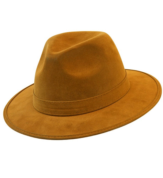 Brauner Vintage Fedora Hut in Wildlederoptik auf weißem Hintergrund