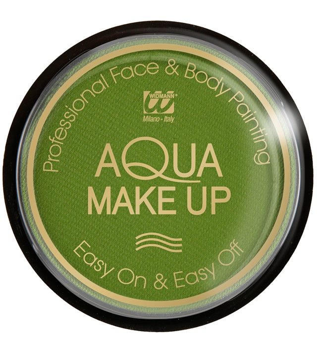 Metallisiertes Aqua Make-up in smaragdgrün auf Haut aufgetragen