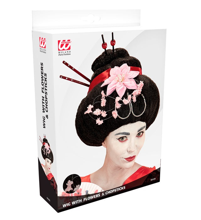 Geisha-Perücke mit schwarzen Haaren, Blumen und Stäbchen in traditionellem Stil