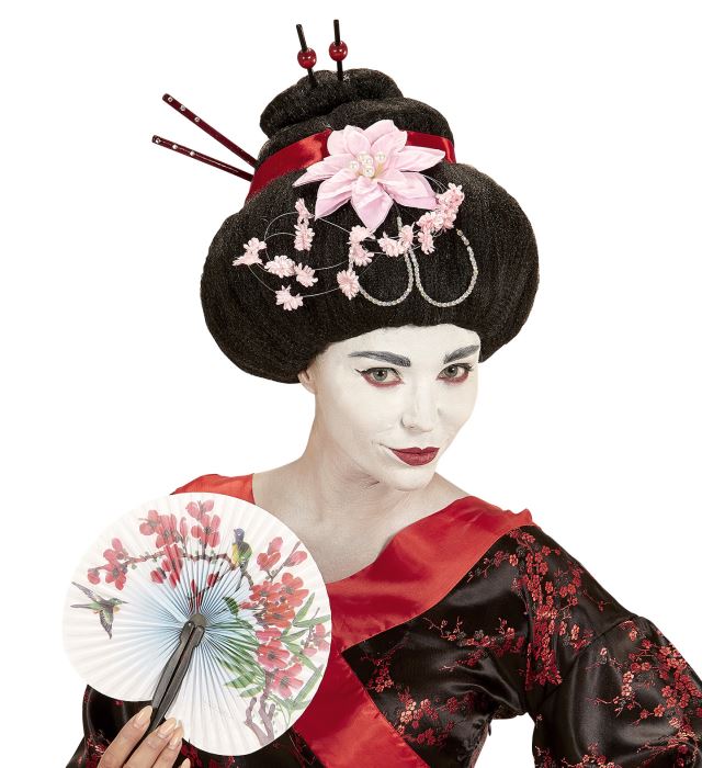 Geisha-Perücke mit schwarzen Haaren, Blumen und Stäbchen in traditionellem Stil
