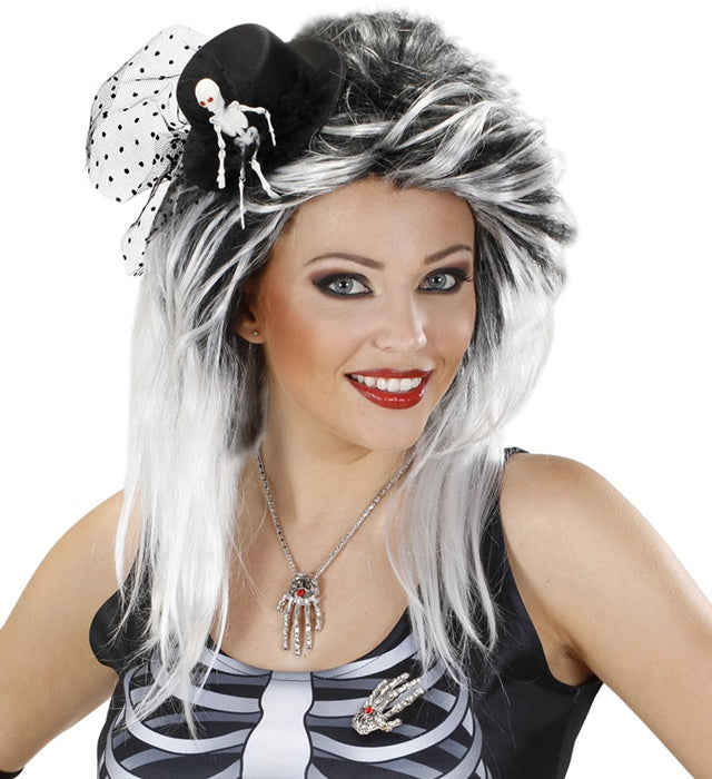 Skelett-Hand Brosche in schwarz-weiss als Halloween Accessoire