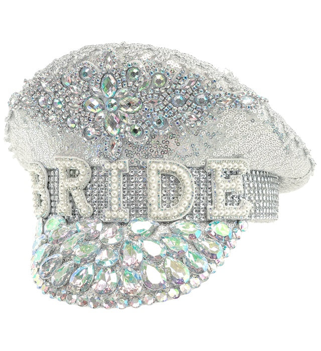 Festival Kappe Bride mit silbernen Glitzersteinen auf weißem Hintergrund