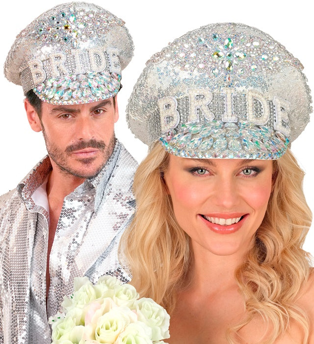 Festival Kappe Bride mit silbernen Glitzersteinen auf weißem Hintergrund