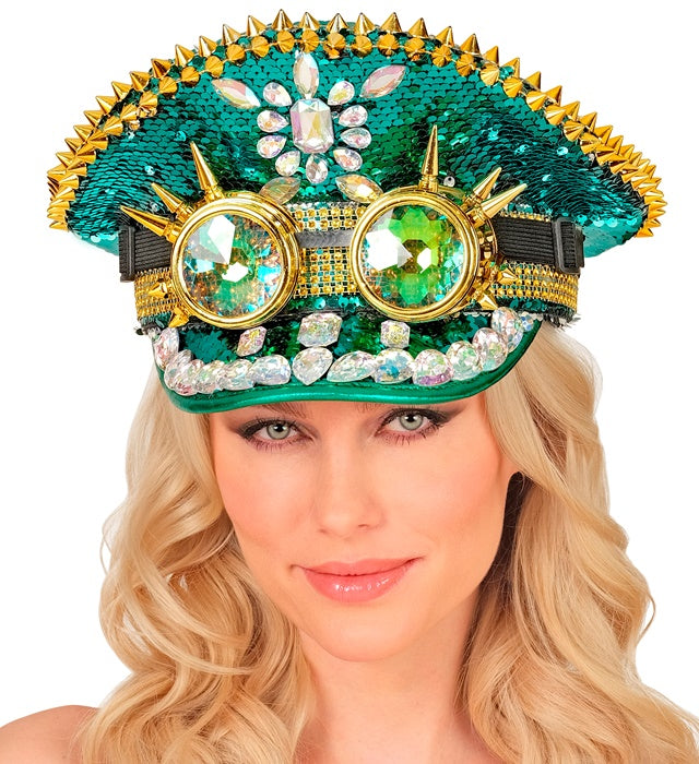 Grüne Festival-Kappe mit Pailletten, Stacheln und kaleidoskopischer Brille
