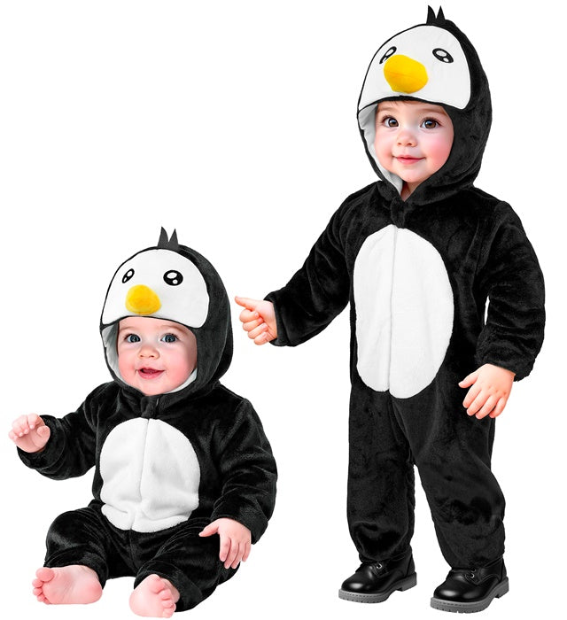 Pinguin Plüschkostüm mit Kapuze auf weißem Hintergrund