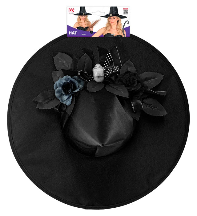 Schwarzer Hexenhut mit Totenkopf, Schleifen und Blumen als Halloween-Deko