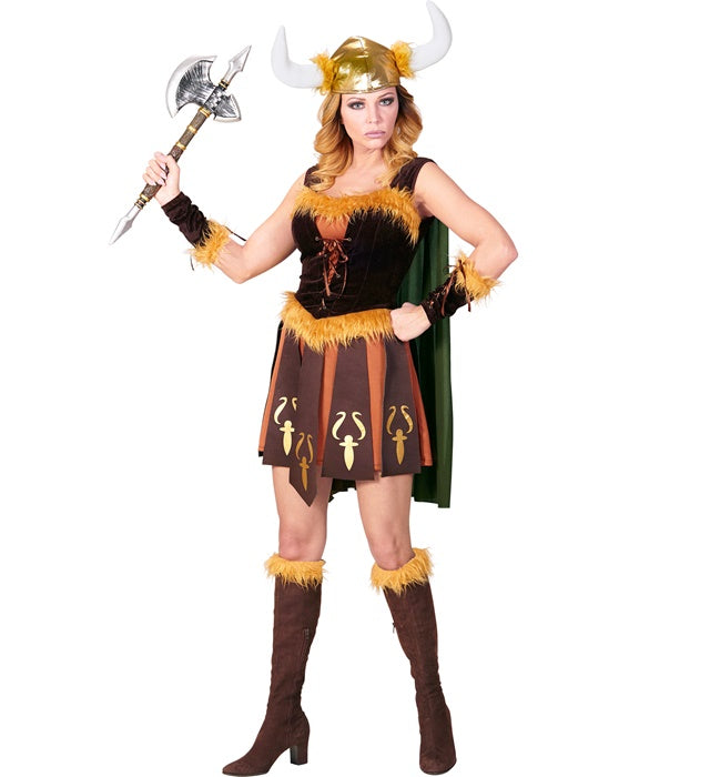 Wikingerin Kostüm mit Kleid, Umhang, Armstulpen und Helm auf weißem Hintergrund