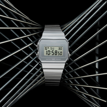 CASIO COLLECTION & VINTAGE CASIO Vintage A700WEV-7AEF Digitaluhr im Slim Design Silber – Seitenansicht