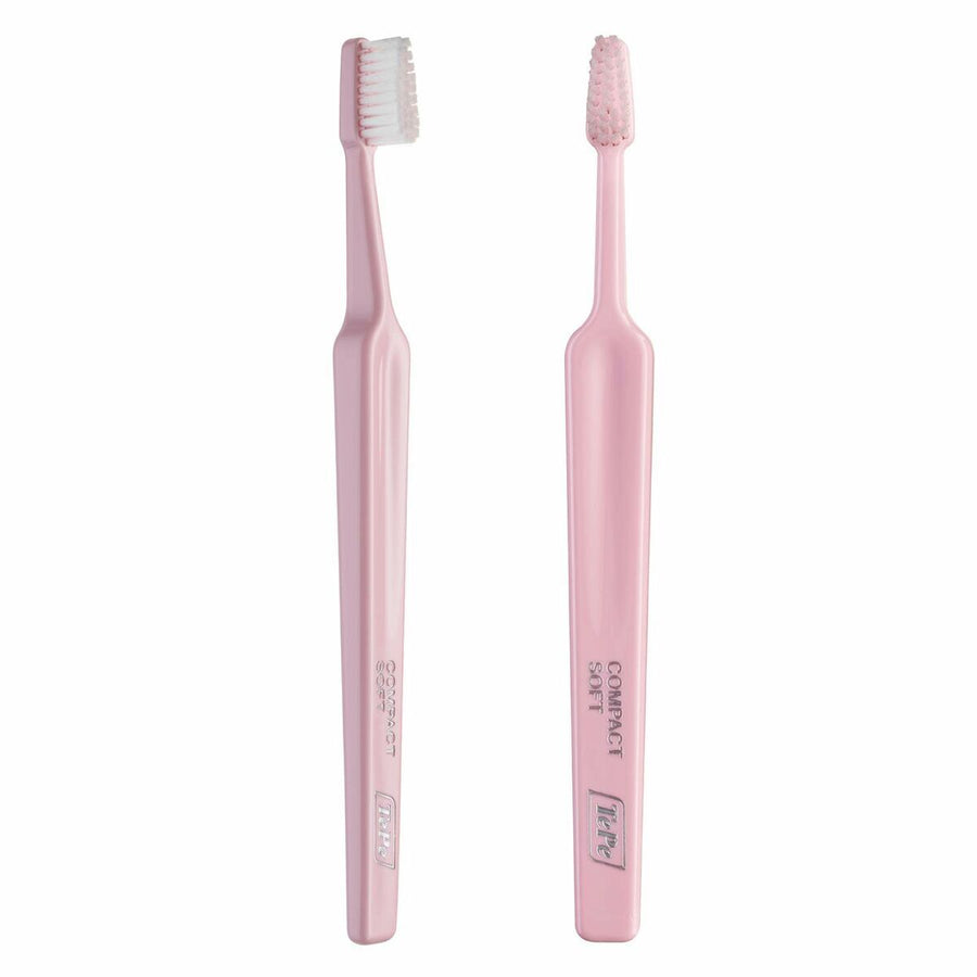 TePe Compact Soft Zahnbürste Hellrosa mit weichen Borsten – Produktansicht