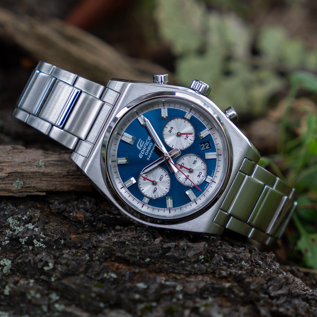 CASIO EDIFICE EFB-730D-2AVUEF blauer Motorsport Chronograph – Detailansicht