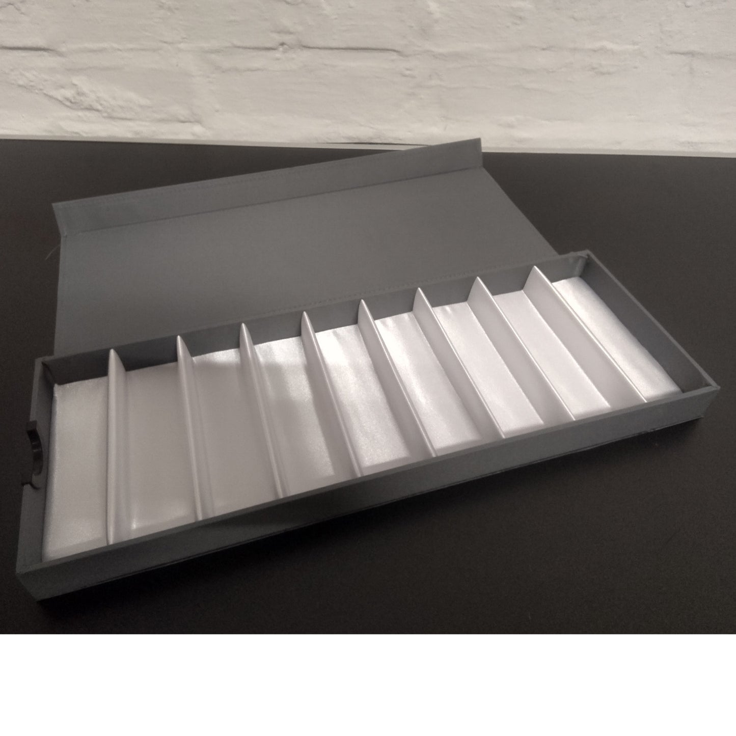 PoS MATERIAL Light Grey Tray Unisex Armbanduhr Grau ohne Logo – Detailansicht