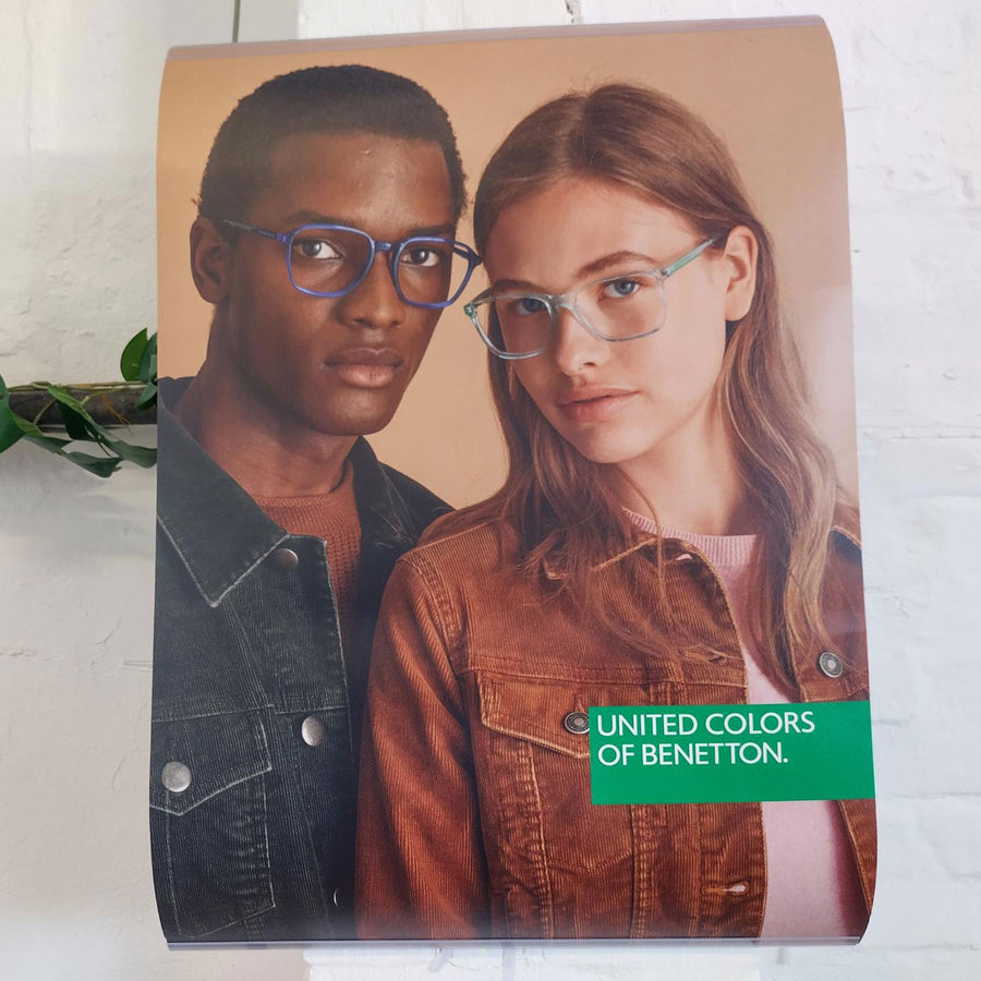 PoS MATERIAL Benetton Opt Sun Double Sided Banner AW21 beidseitiges POS-Banner – Produktansicht