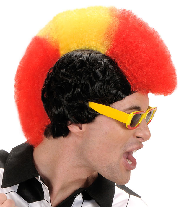 Fasnacht Perücke in den Farben Rot, Gelb und Rot auf weißem Hintergrund