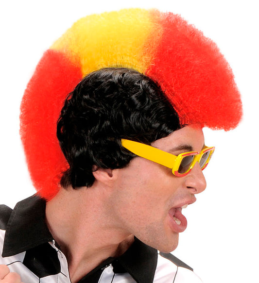 Fasnacht Perücke in den Farben Rot, Gelb und Rot auf weißem Hintergrund