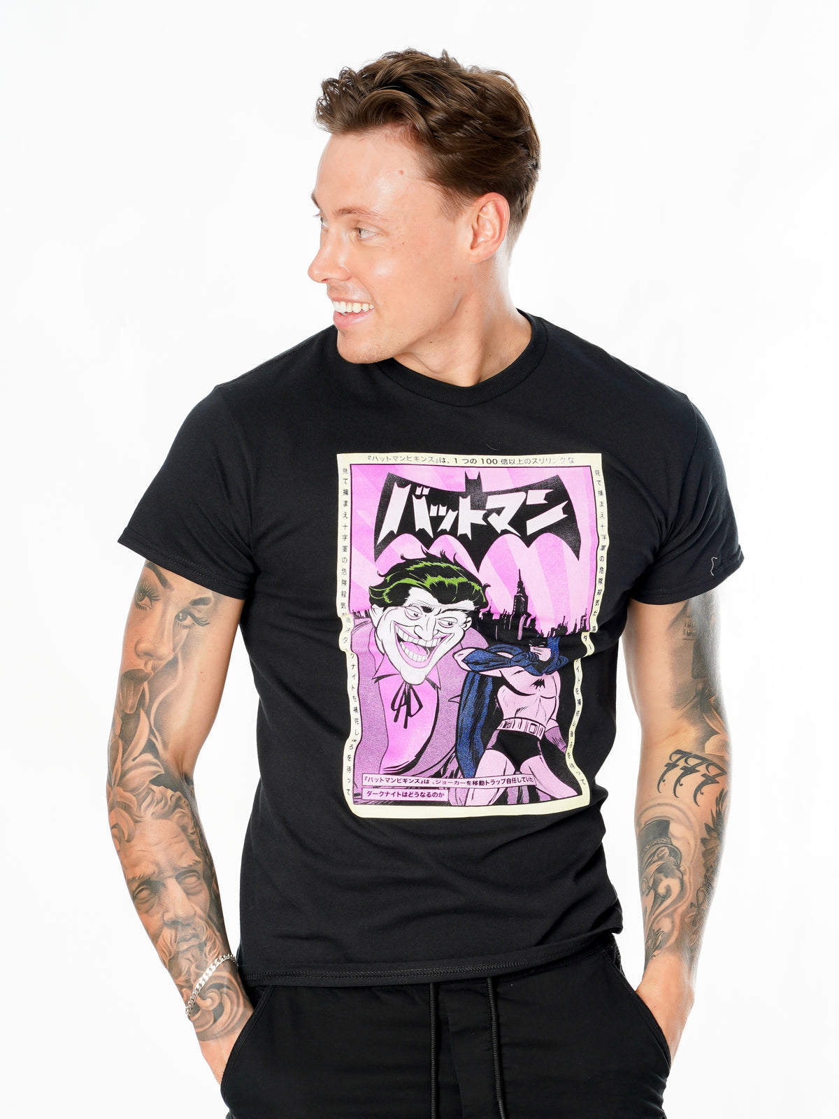 Rubies Joker (DC) Batman Joker Anime Poster T-Shirt für Unisex – Seitenansicht