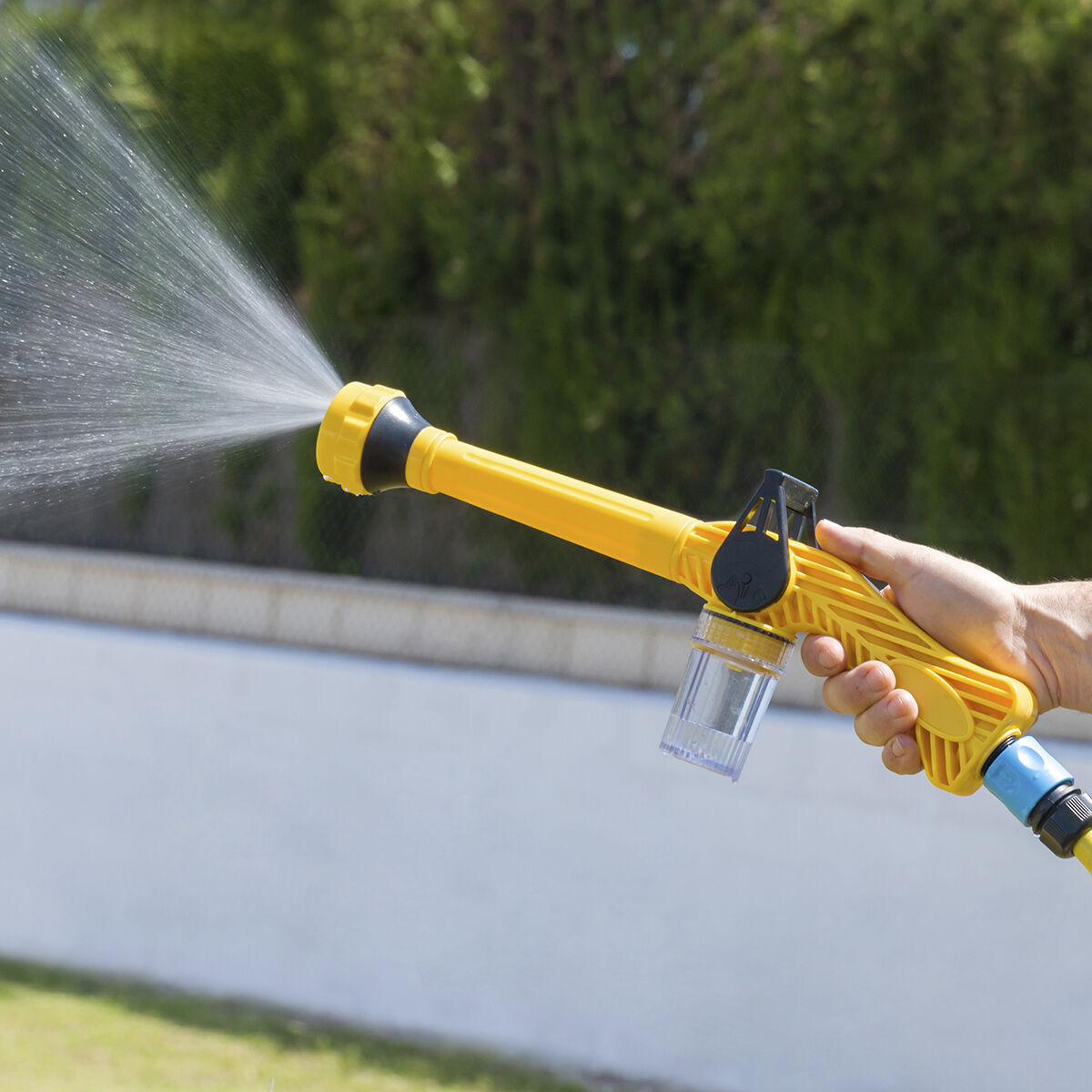 InnovaGoods Forzater 8-in-1-Hochdruck-Wasserspritze mit Tank – Produktansicht