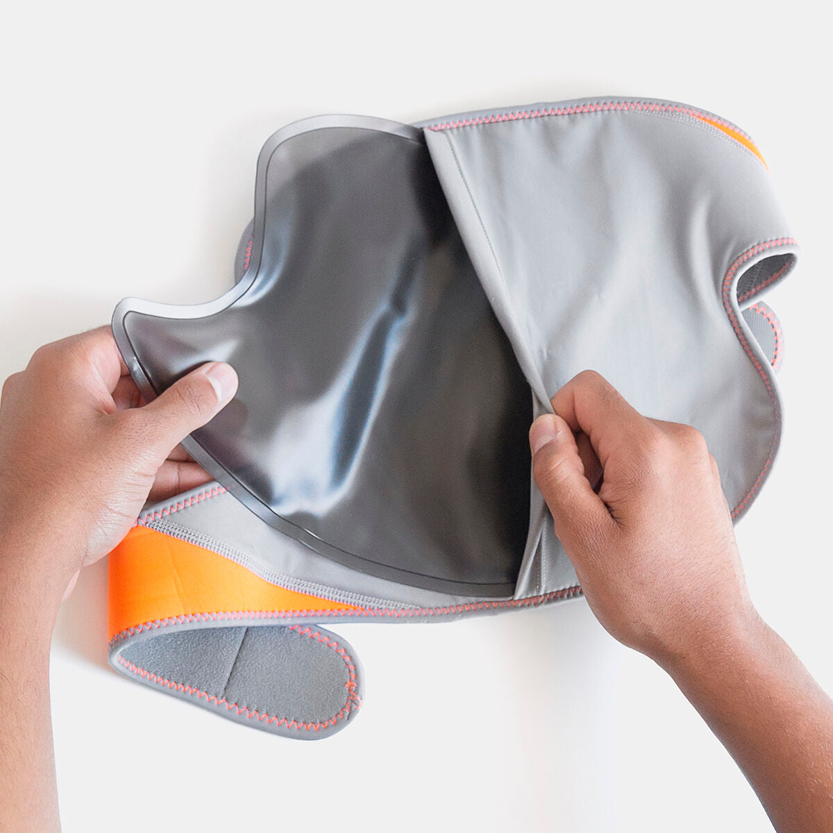 InnovaGoods Kniebandage mit Wärme- und Kälte-Gelkissen in Grau – Verpackung