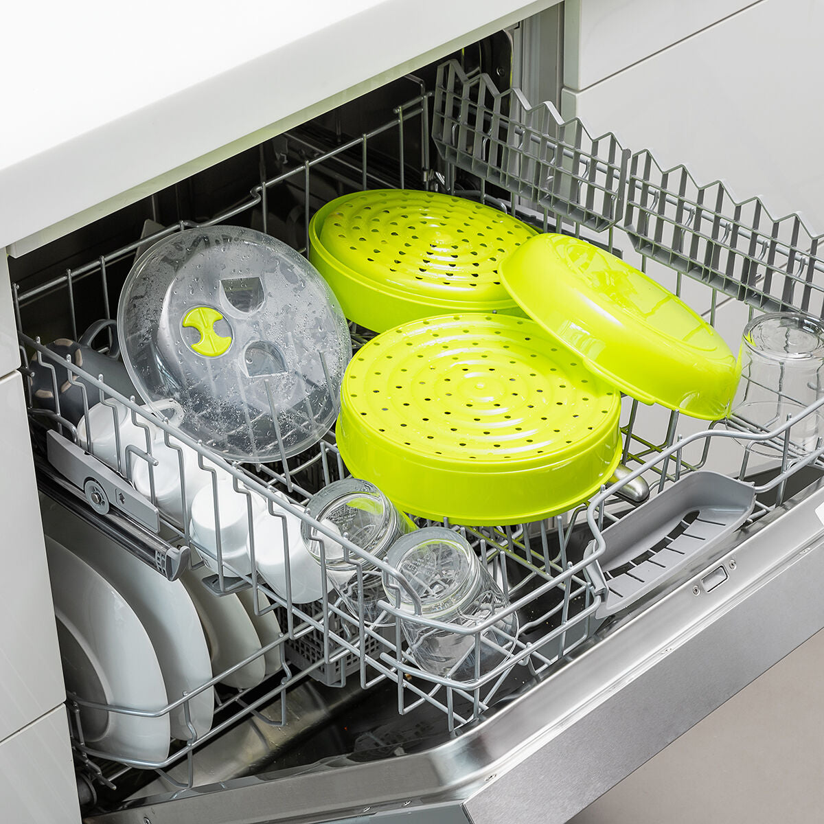 Codowave Doppel-Dampfgarer für die Mikrowelle von InnovaGoods in Zitronengrün – Anwendungsansicht