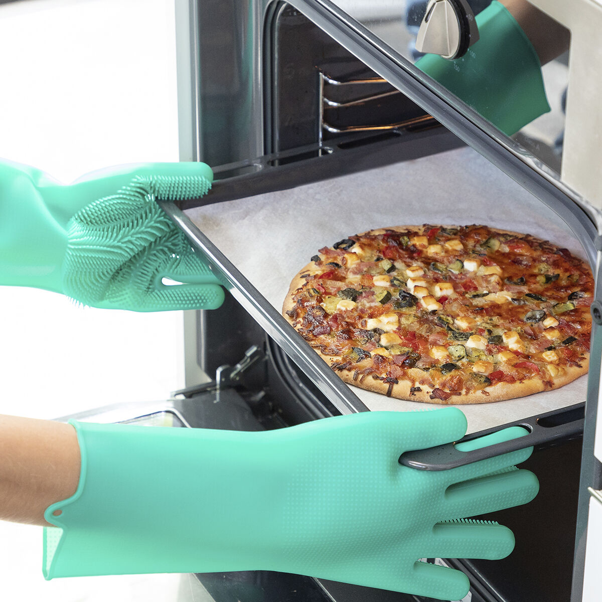 Grüne Mehrzweckhandschuhe aus Silikon von InnovaGoods – Verpackung
