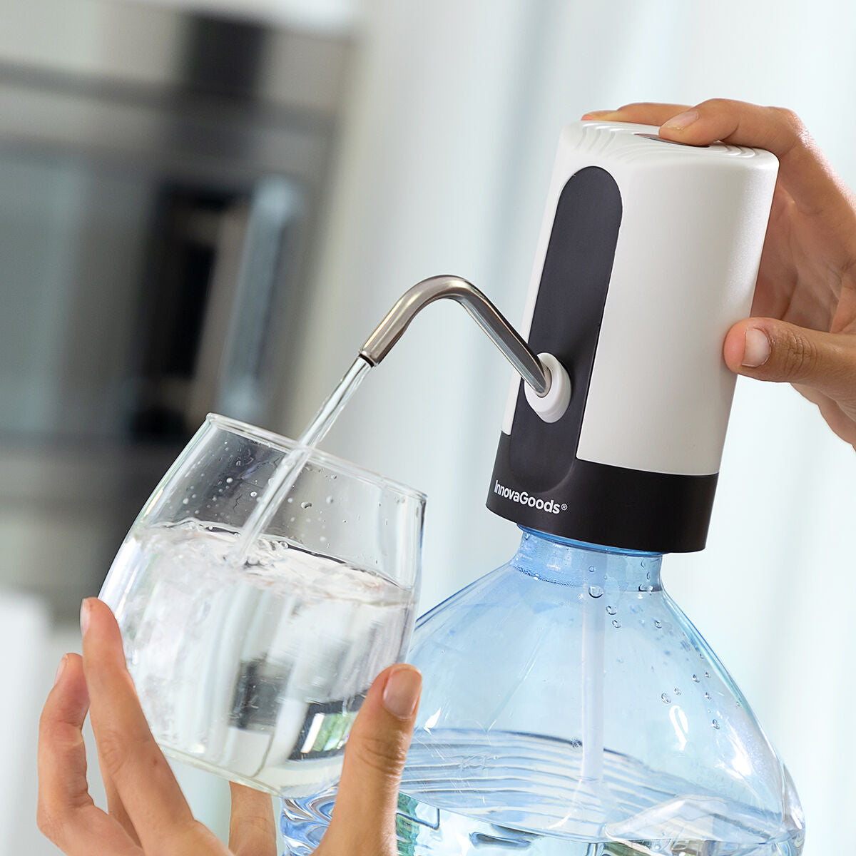 Automatischer wiederaufladbarer Wasserspender InnovaGoods für Kanister – Produktansicht