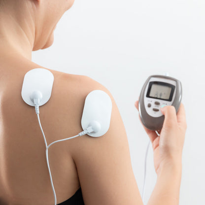 TENS-Elektrostimulator Becalm InnovaGoods mit Elektroden – Produktansicht