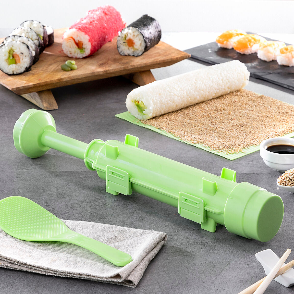 InnovaGoods Suzooka Sushi-Set mit Form, Reislöffel und Silikonmatte – Produktansicht