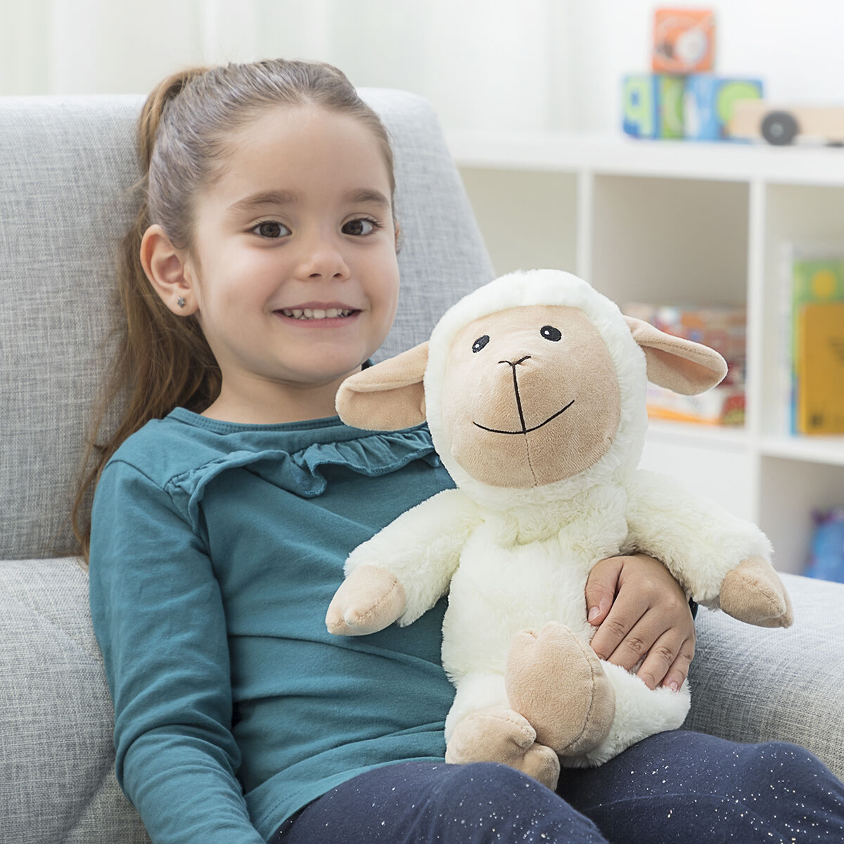 Plüschschaf Wooly von InnovaGoods mit herausnehmbarer Wärme- und Kältetasche – Seitenansicht