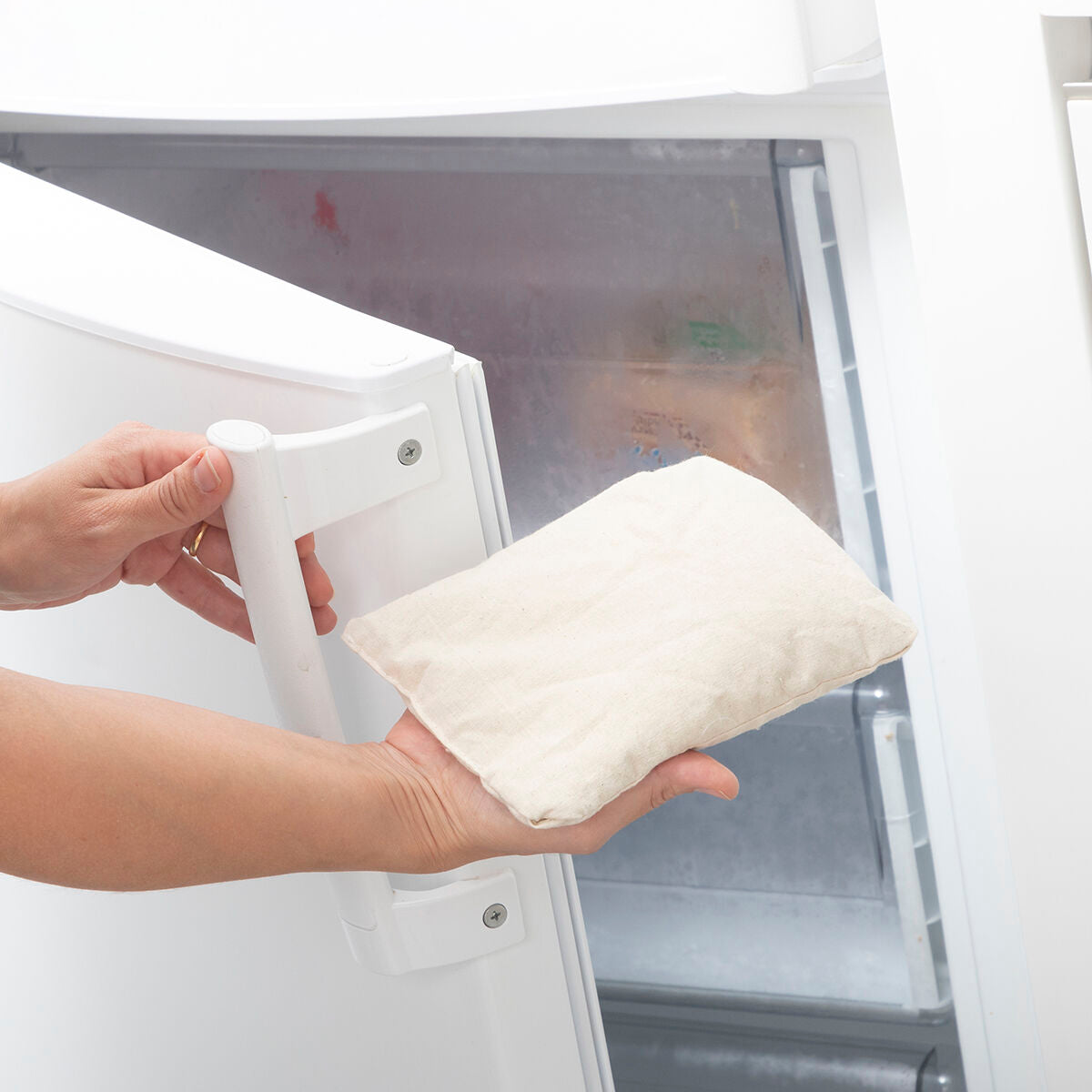 Plüschschaf Wooly von InnovaGoods mit herausnehmbarer Wärme- und Kältetasche – Rückansicht