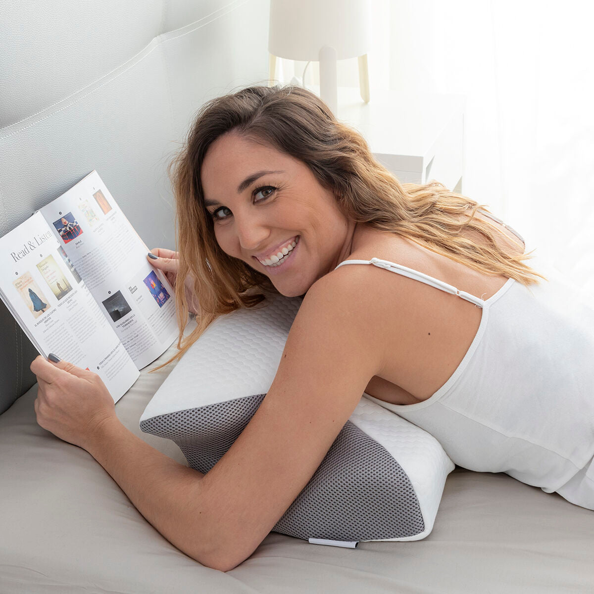 Ergonomisches viskoelastisches Nackenkissen Conforti von InnovaGoods – Anwendungsansicht