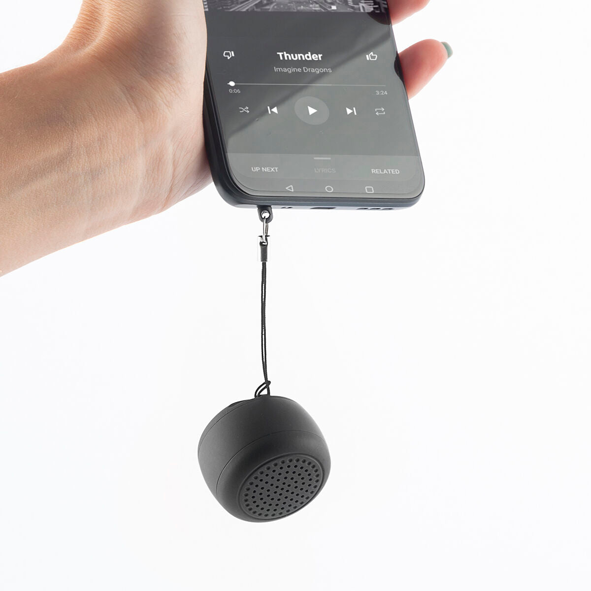 Wiederaufladbarer tragbarer Mini-Bluetooth-Lautsprecher Miund von InnovaGoods in Schwarz – Detailansicht