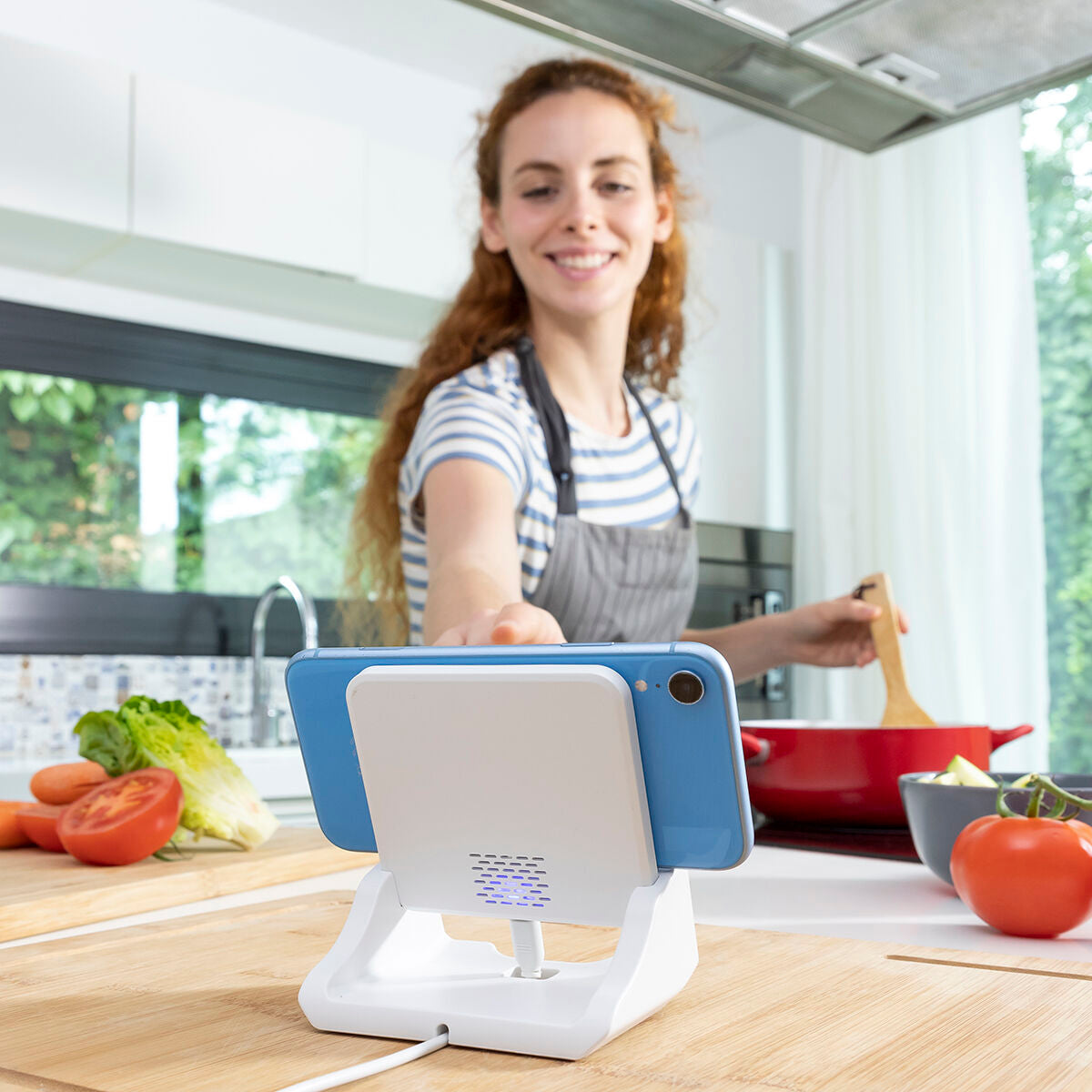 Kabelloses Multipositions-Ladegerät Pomchar mit Handyhalterung von InnovaGoods – Ansicht 7