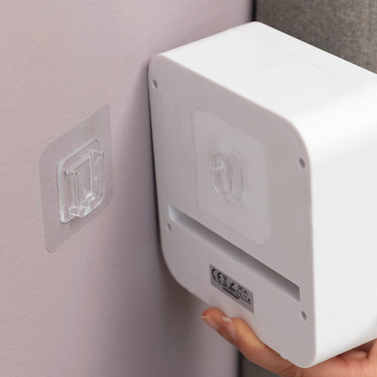 InnovaGoods Anti-Mücken-Lampe KL Box mit Wandaufhänger und USB-Kabel – Anwendungsansicht