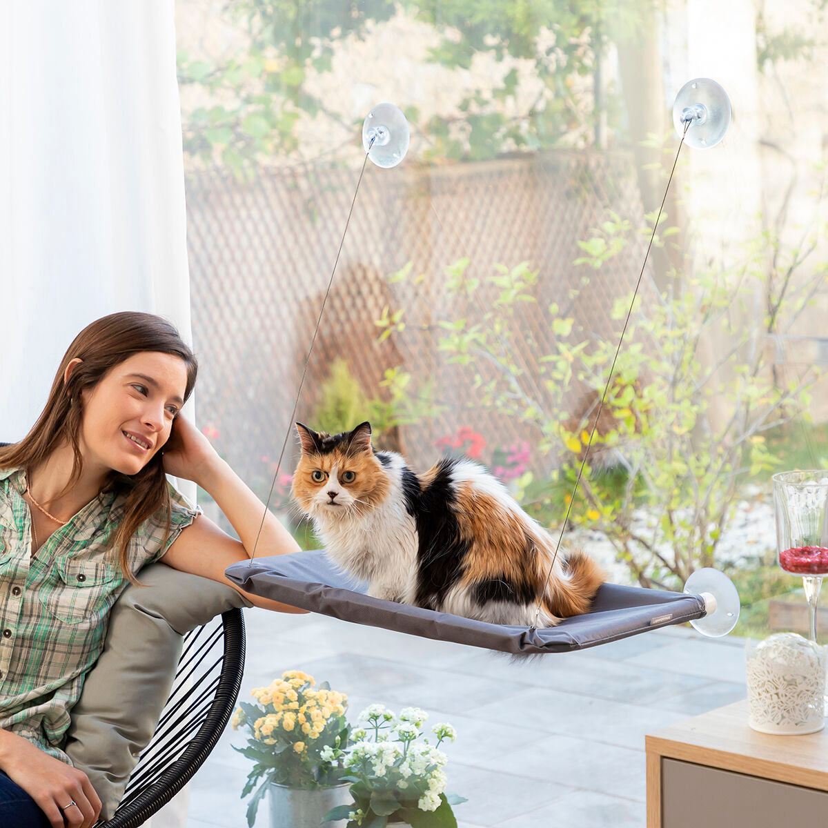 Katzenhängematte Catlax von InnovaGoods in Grau für Fenster und Glastüren – Seitenansicht