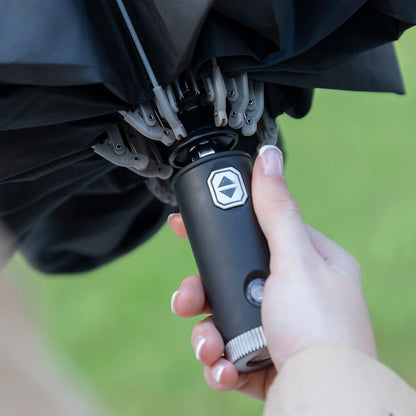 LED-Regenschirm mit umgekehrter Faltung von InnovaGoods – Seitenansicht
