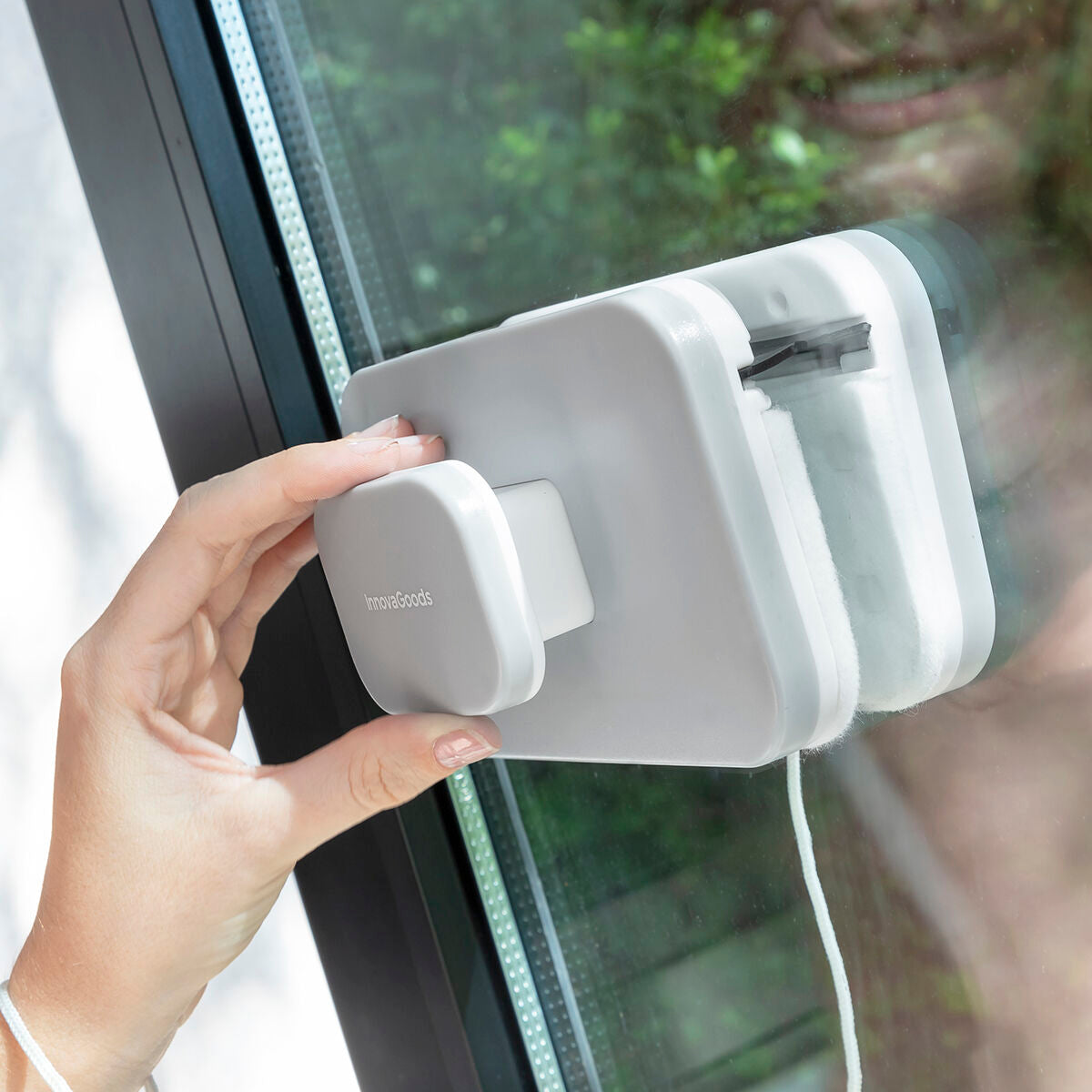 Magnetischer Fensterreiniger Klinduo von InnovaGoods für Doppelverglasung – Anwendungsansicht