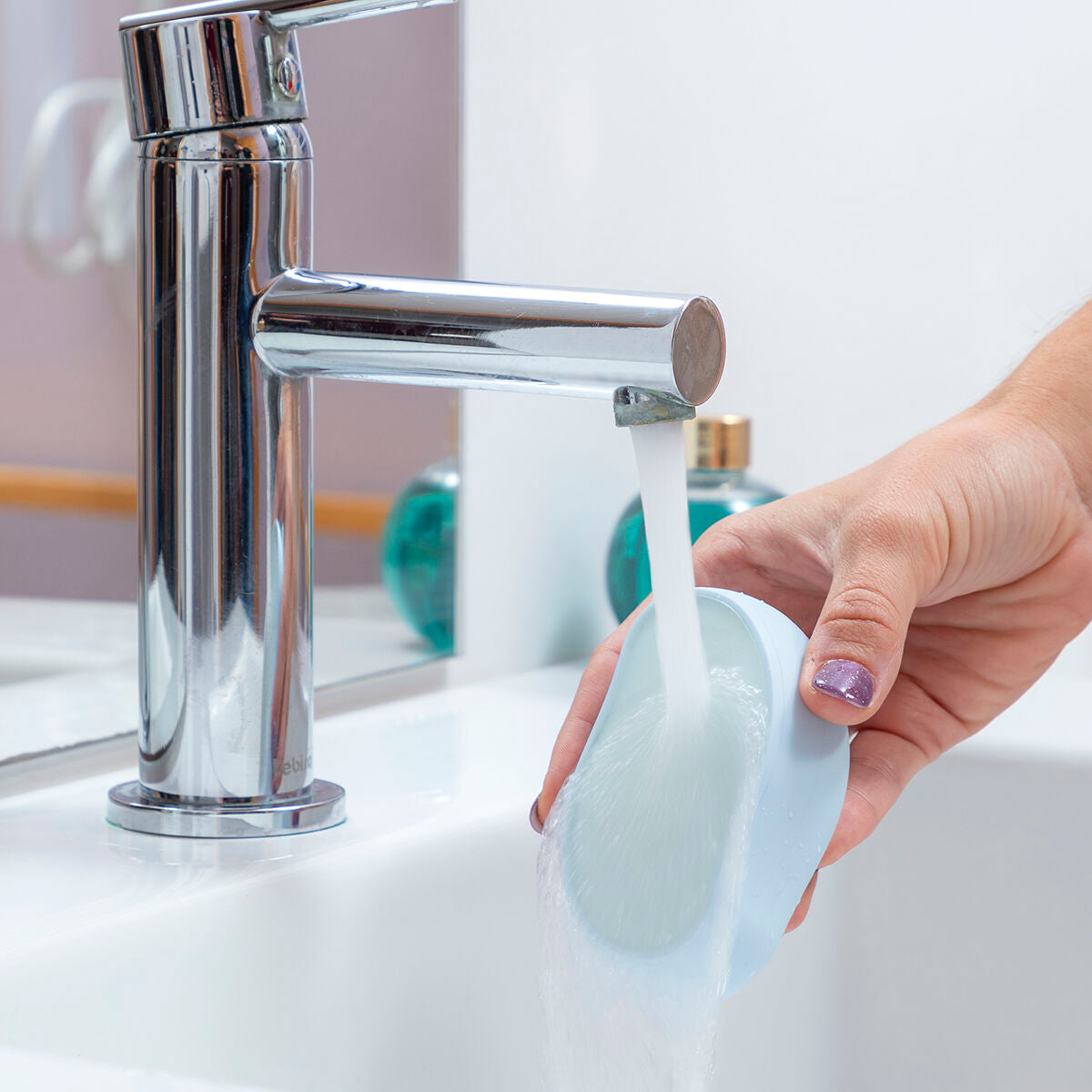 Frepil Nano-Kristall-Epilierer von InnovaGoods für Haarentfernung und Peeling – Anwendungsansicht