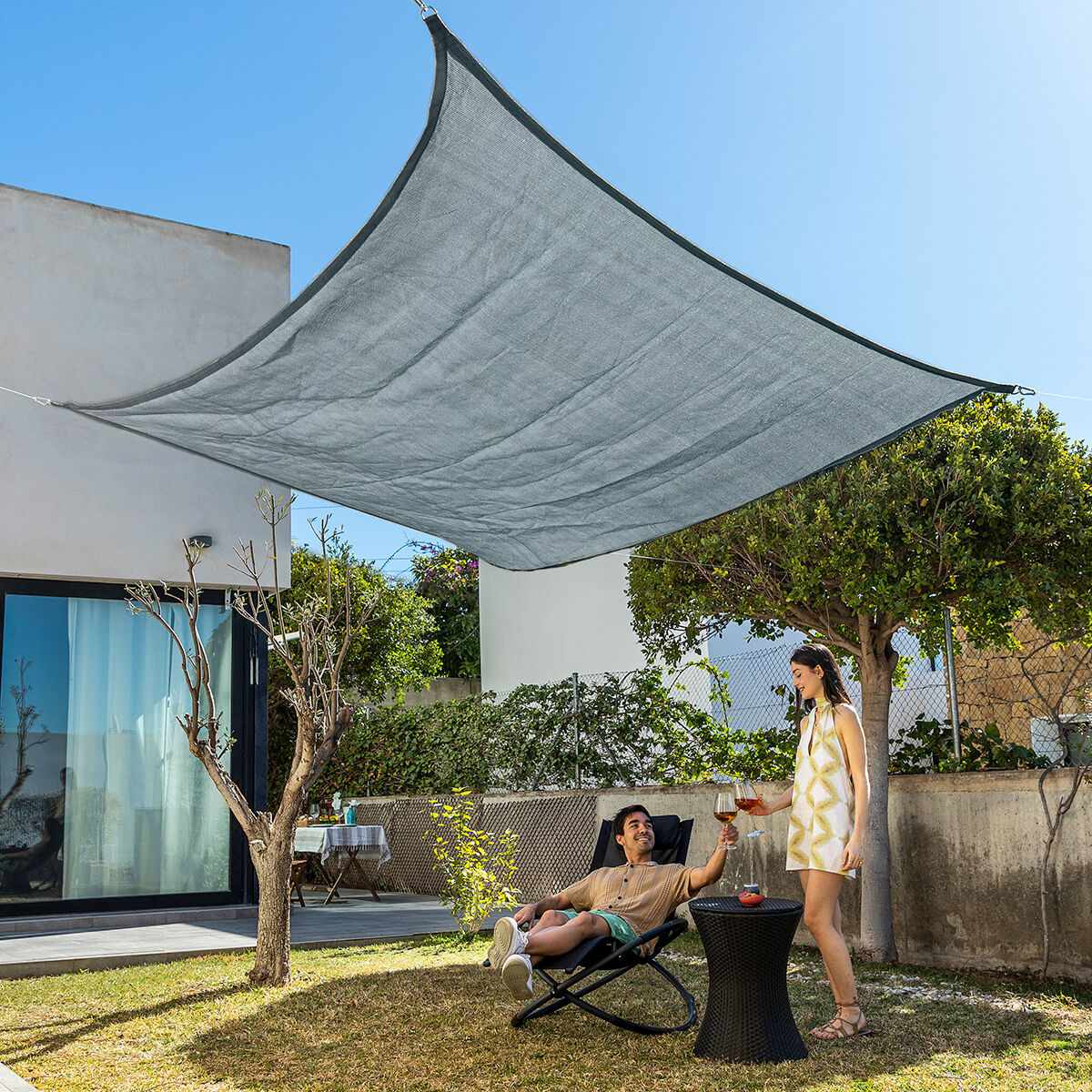 Rechteckiges Sonnensegel Shazail InnovaGoods 2 x 3 m in Beige und Grau – Anwendungsansicht