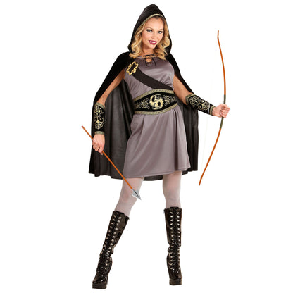 "BOGENSCHÜTZIN" (Kleid, Gürtel, Schulterriemen mit Schnalle, Armstulpen, Umhang mit Kapuze) – Vorderansicht