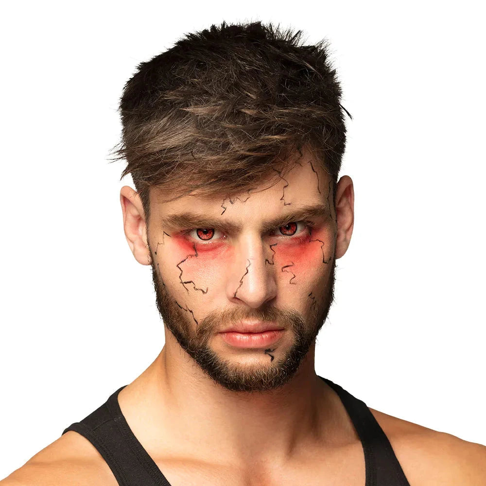 Rote-schwarze Kontaktlinsen mit intensivem Farbverlauf für dramatische Kostümaugen.