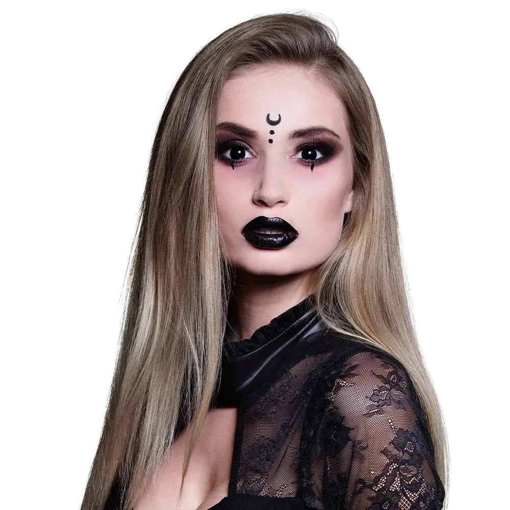 Nahaufnahme von schwarzen Hexen-Kontaktlinsen für Halloween und Cosplay mit intensivem Look.