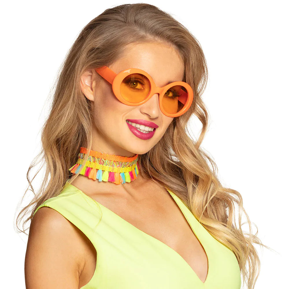 Neon-orange Sonnenbrille im Hippie-Stil mit leichten Polycarbonat-Rahmen.
