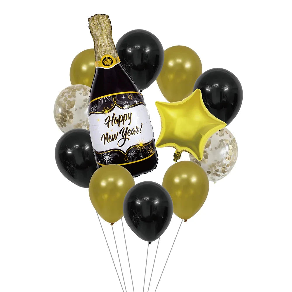 Gold- und silberne Folien- und Latexballons in einem Set für Silvesterfeiern.