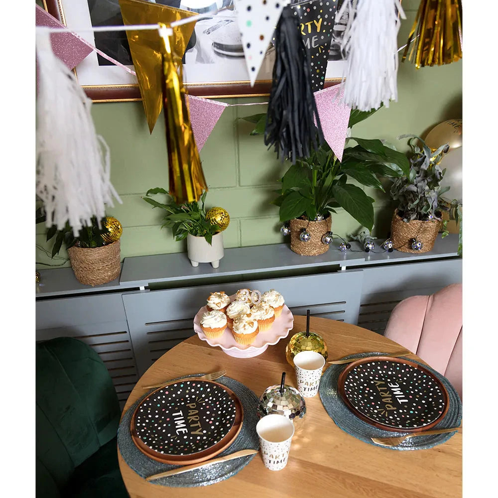 Goldener Disco Ball Trinkbecher mit Strohhalm, 600 ml, spiegelndes Design für Partys.