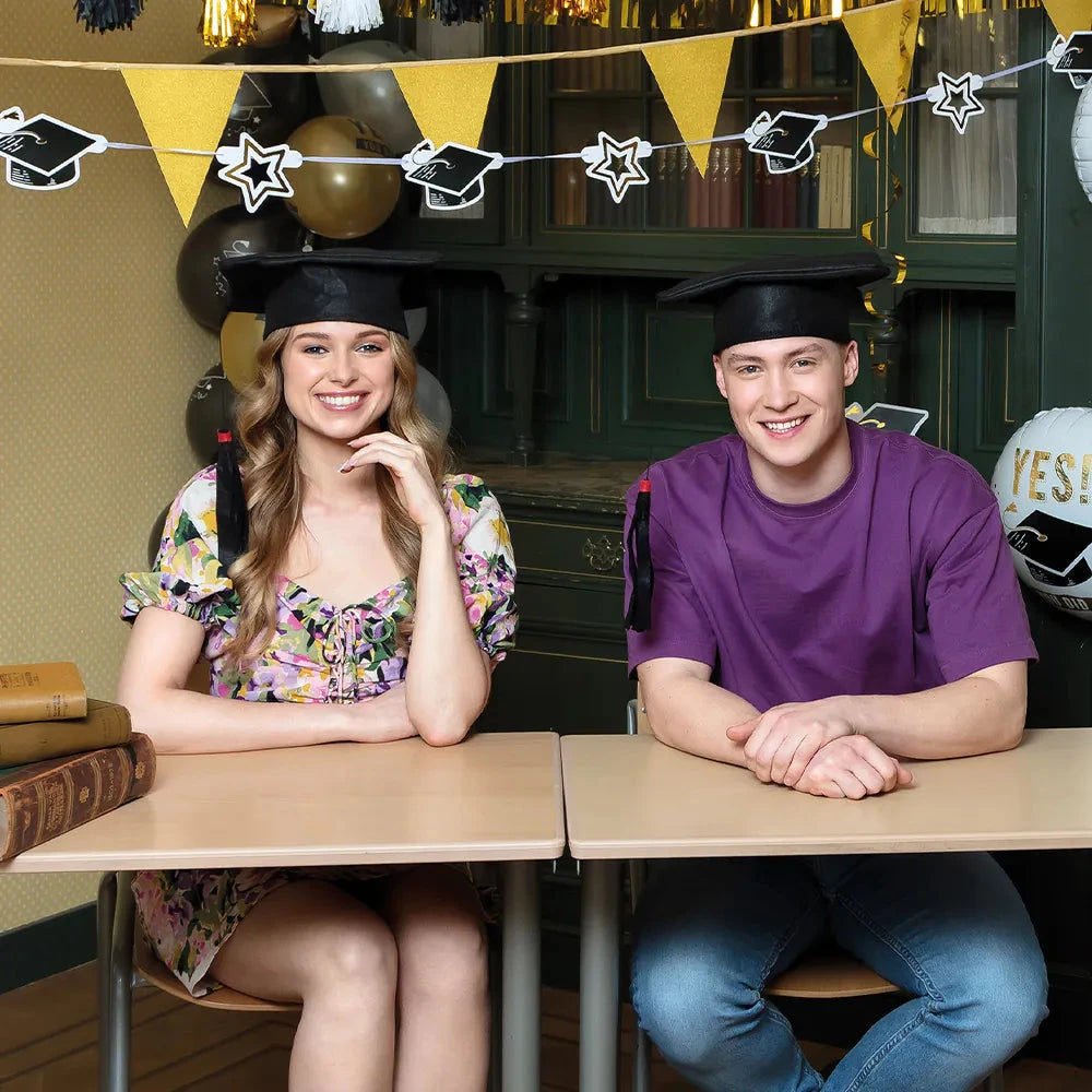 Goldene Glitter-Wimpelkette mit 12 doppelseitigen Fahnen, ideal für Dekoration.